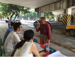 營(yíng)銷部進(jìn)社區(qū)開展 “扶貧救助獻(xiàn)愛心 便民服務(wù)為群眾”活動(dòng)