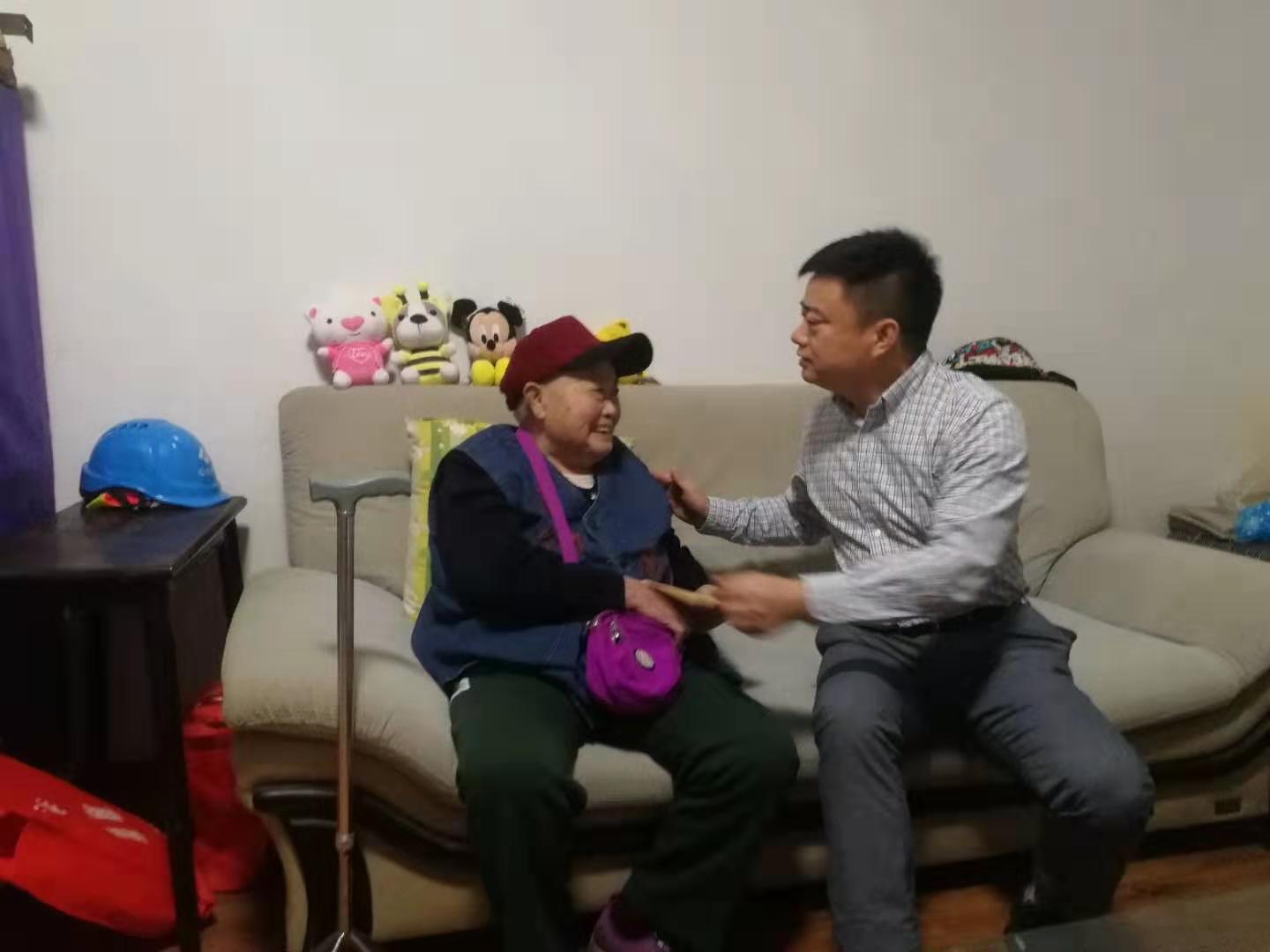 慰問(wèn)英雄家屬 送上節(jié)日問(wèn)候