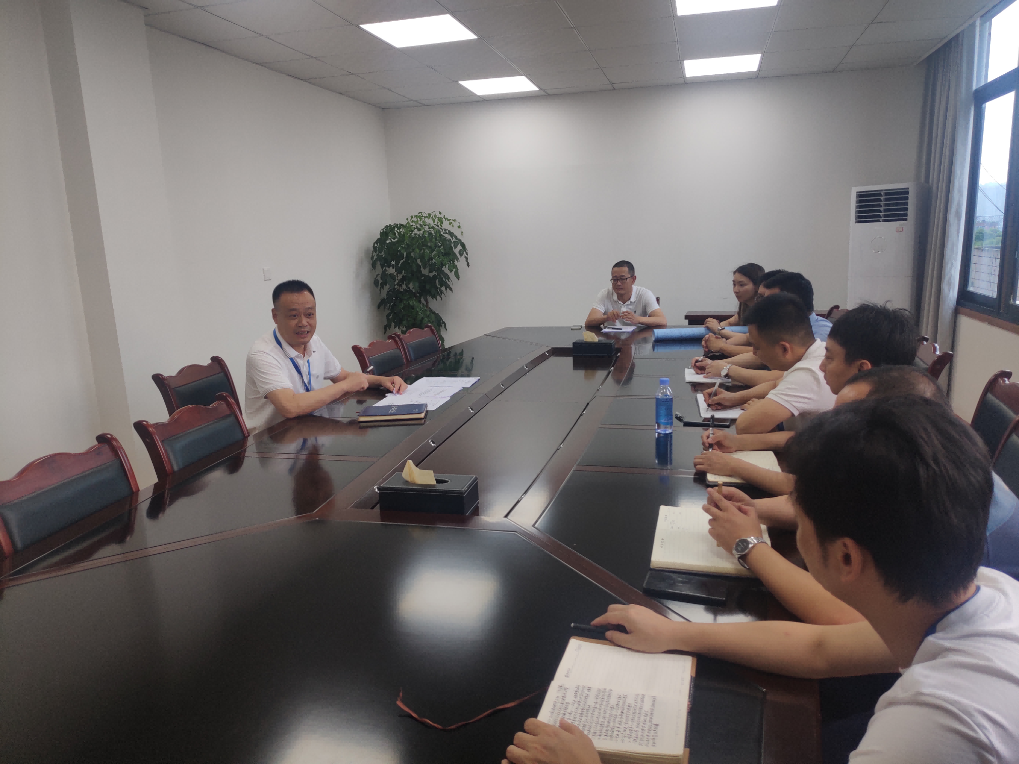清源水務(wù)公司召開岷江橋安全隱患整治期間應(yīng)急供水方案討論會(huì)